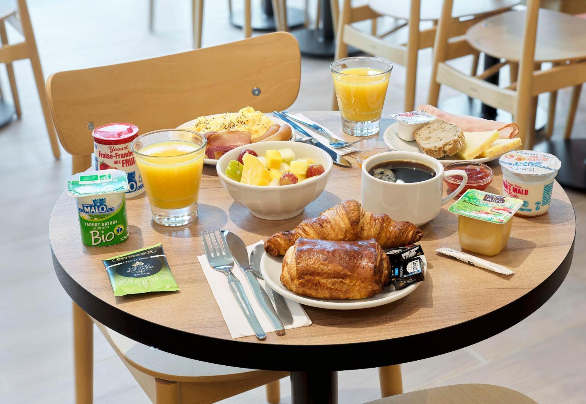 B&B Hotel Cergy Saint-Christophe Gare Екстер'єр фото
