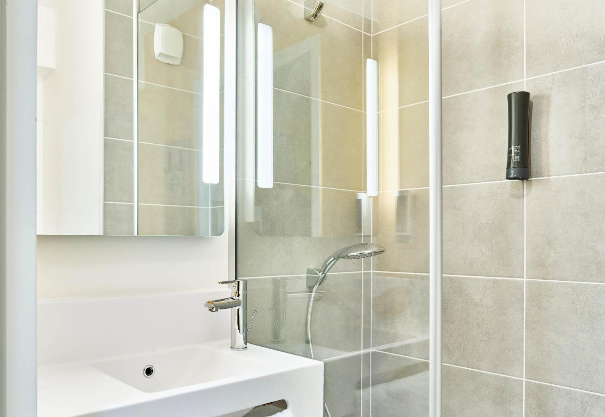 B&B Hotel Cergy Saint-Christophe Gare Екстер'єр фото